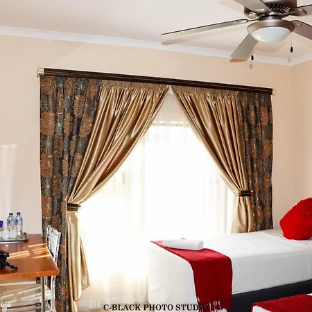 Meet Mekaar Resorts - Nquthu Hotel Exterior photo